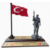 BAYRAKLI KOMANDO